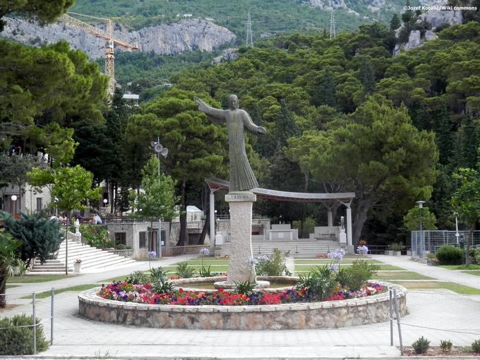 A Makarska riviéra Lourdes-a