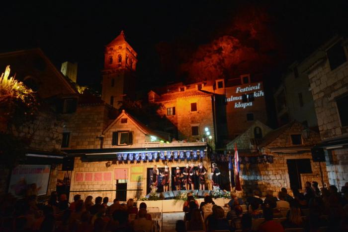 Omis Getting Ready for the Klapa Festival Finals