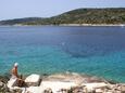 Der Strand  im Ort Kanica, Rogoznica.