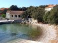 Najbliža plaža Plaža Mulobedanj u mjestu Mulobedanj, Pag.