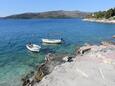 Der Strand Sedlo im Ort Seget Vranjica, Trogir.