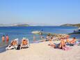 Der Strand Slatine im Ort Slatine, Čiovo.