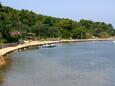 Der Strand  im Ort Vrgada, Biograd.