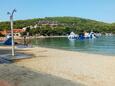 Der Strand Lovišča im Ort Jezera, Murter.