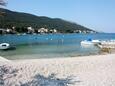 La plage  en ville Grebaštica, Šibenik.