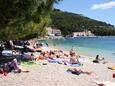 La plage Drvenik en ville Drvenik Donja vala, Makarska.