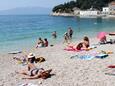 Der Strand Drvenik im Ort Drvenik Donja vala, Makarska.