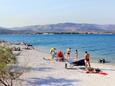 Der Strand Krčić im Ort Arbanija, Čiovo.