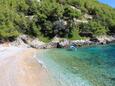 Der Strand Bratinja im Ort Bratinja Luka, Korčula.