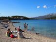 Der Strand Prvi Žal im Ort Lumbarda, Korčula.