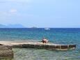 La plage  en ville Orebić, Pelješac.