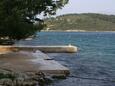 Der Strand  im Ort Lumbarda, Korčula.