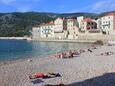 La plage  en ville Komiža, Vis.