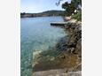 Der Strand  im Ort Lumbarda, Korčula.