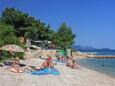 Der Strand  im Ort Kučište - Perna, Pelješac.