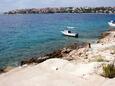 La spiaggia più vicina Spiaggia a Mavarštica, Čiovo.
