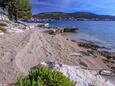 Der Strand  im Ort Rogoznica, Rogoznica.