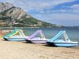 Der Strand  im Ort Omiš, Omiš.