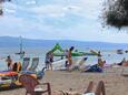 Der Strand  im Ort Omiš, Omiš.