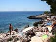 Der Strand  im Ort Ivan Dolac, Hvar.