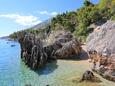 La plage  en ville Pisak, Omiš.