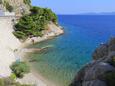 Der Strand  im Ort Lokva Rogoznica, Omiš.