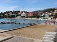 Der Strand Padova II im Ort Banjol, Rab.