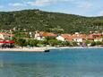 Der Strand Vinišće im Ort Vinišće, Trogir.