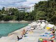 Der Strand Hotel Koralj im Ort Krk, Krk.