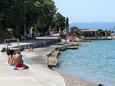 La plage Miramare en ville Njivice, Krk.