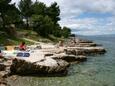 Der Strand  im Ort Vantačići, Krk.