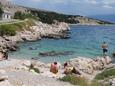 La plage  en ville Baška, Krk.