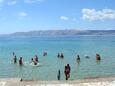 La plage Gradska Plaža Lišanj en ville Novi Vinodolski, Novi Vinodolski.