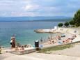 La plage Uhić en ville Porat, Krk.