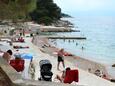 Der Strand Uhić im Ort Porat, Krk.