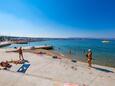 Der Strand Maestral im Ort Malinska, Krk.