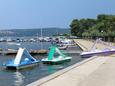 Der Strand Pila im Ort Punat, Krk.