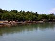 Der Strand Zdrače im Ort Betina, Murter.