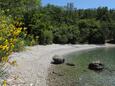 Der Strand Magneli im Ort Brzac, Krk.