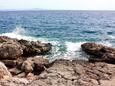 Der Strand  im Ort Ivan Dolac, Hvar.