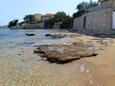 Der Strand Brist im Ort Tkon, Pašman.