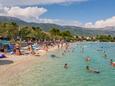 Der Strand Dardin im Ort Kaštel Stari, Kaštela.