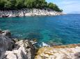 Der Strand  im Ort Pobij, Hvar.