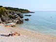 Der Strand Dražica im Ort Dražica, Pag.