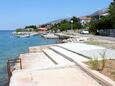 Der Strand  im Ort Starigrad, Paklenica.