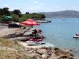 La plage Paklenica en ville Starigrad, Paklenica.