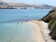 La plage Vodice en ville Pag, Pag.