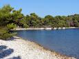 Der Strand  im Ort Štinjan, Pula.