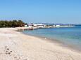 Der Strand Bristak im Ort Tribunj, Vodice.