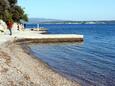 La plage  en ville Posedarje, Novigrad.